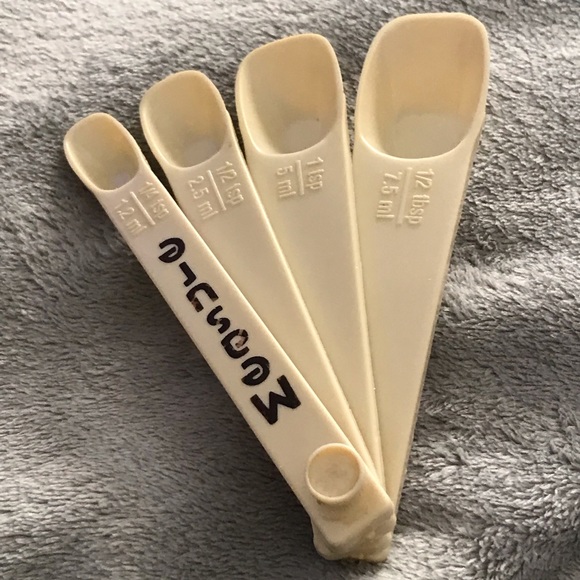 Vintage Plastic Measuring Set - Picture 6 of 6